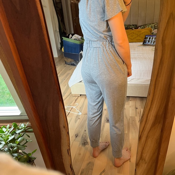 M-L Short Sleeve Long Pants Romper with Drawstring Waist in Heathered Gray. Tall - Picture 4 of 8